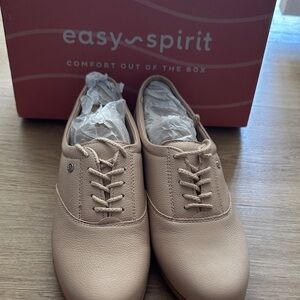 New in box Easy Spirit Women's Motion Lace up Oxford